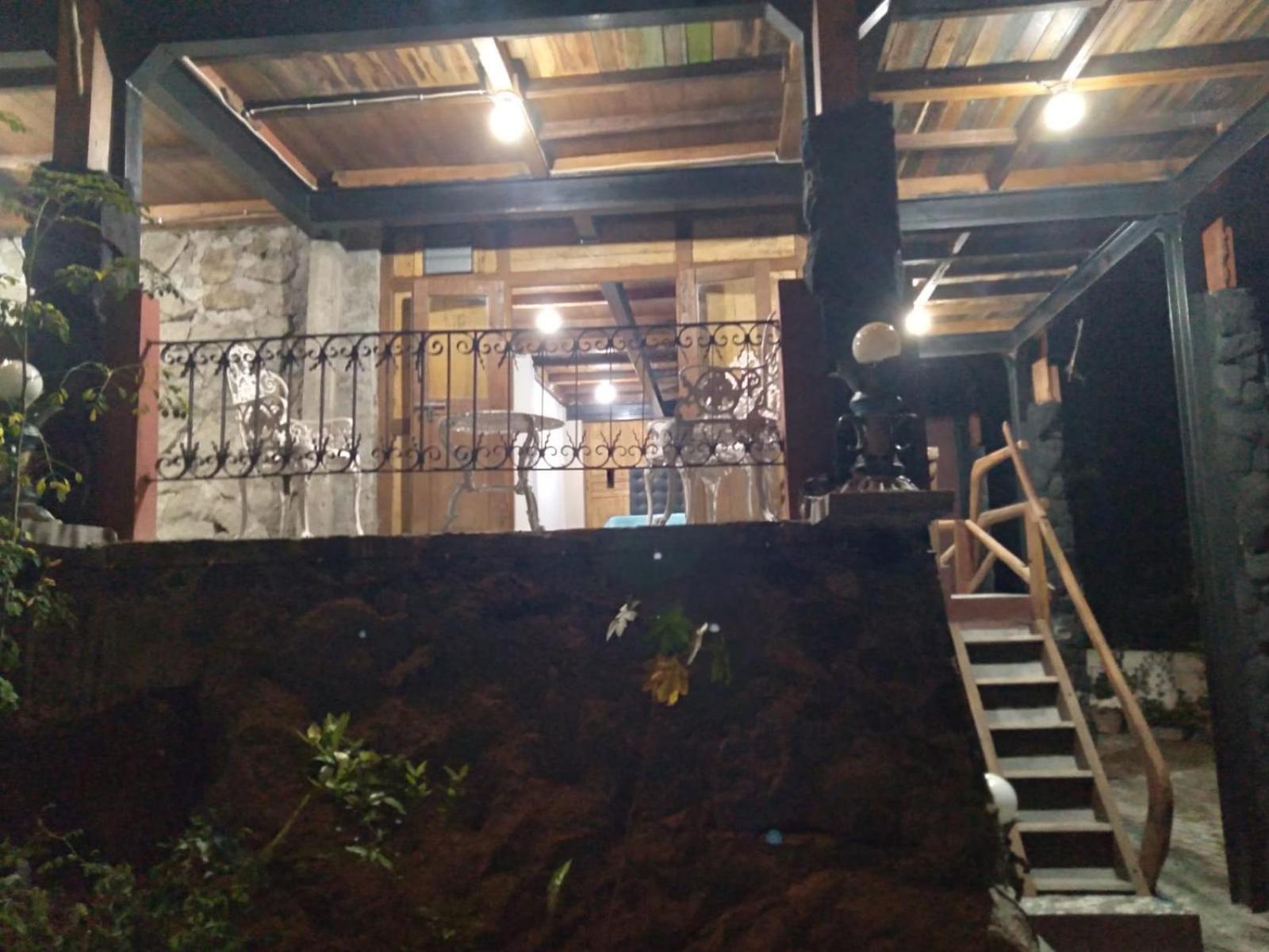 Omah Singo Stay & Resto Yogyakarta Bantul Exteriör bild
