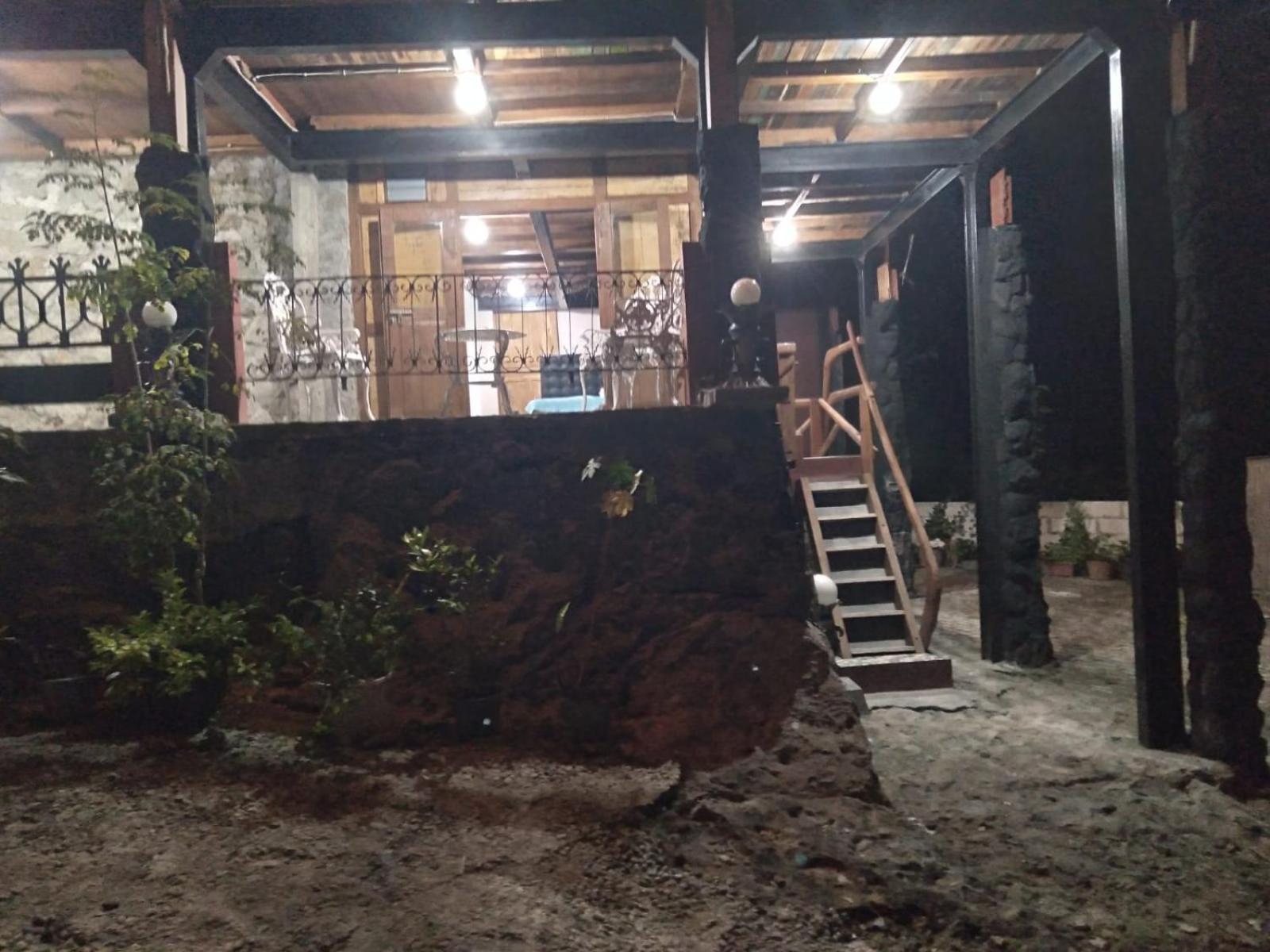 Omah Singo Stay & Resto Yogyakarta Bantul Exteriör bild
